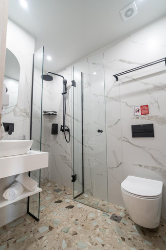 Bathroom 4, Athens Hawks Urban, Attica