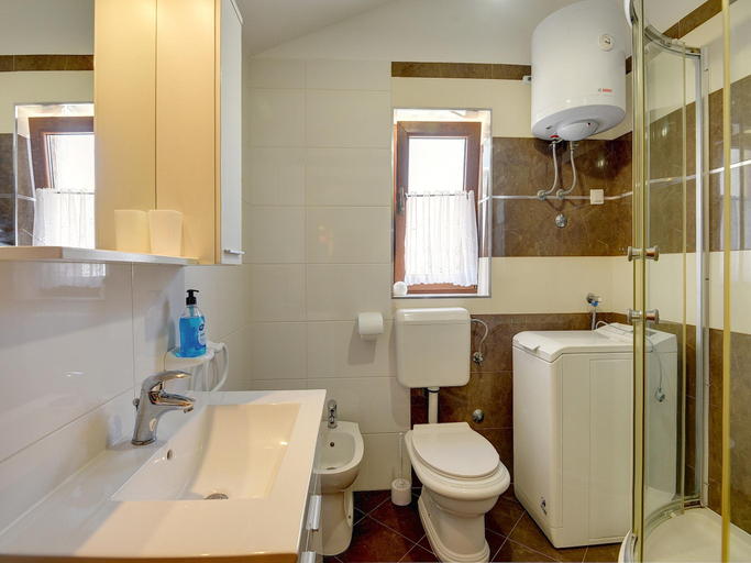 Bathroom, Holiday Home in Medulin near Beach, Medulin