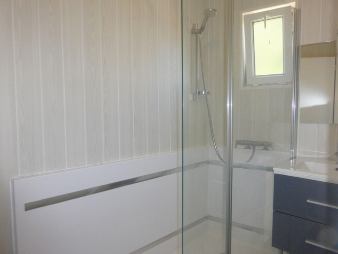 Bathroom 3, Nice holiday home near the beach, Côtes-d'Armor