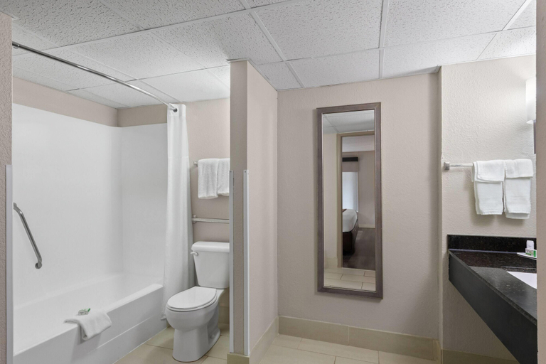 Bathroom 4, Baymont by Wyndham Knoxville I-75, Knox