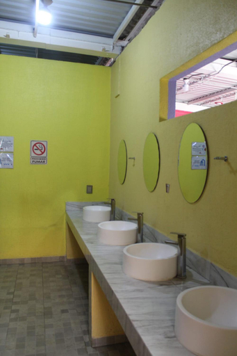 Bathroom 3, Hostal Amigo, Mexico City