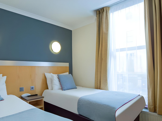 Bedroom 3, Elysee Hyde Park, London