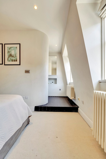 Room 4, Luxe 4-bed Mews Home - 10 min to Harrods, London