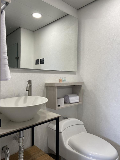 Bathroom 4, Hotel Santa Ana Medellin, Medellín
