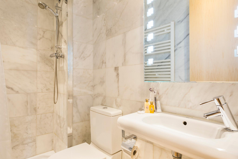 Bathroom 3, My Space Barcelona City Center, Barcelona