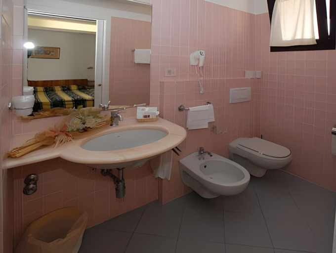 Bathroom 4, La Querceta, Pistoia