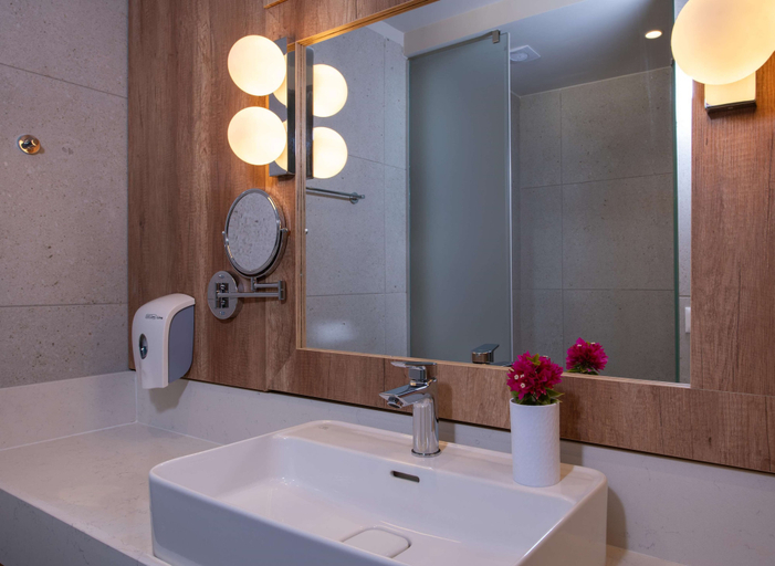 Bathroom 5, Kiani Beach Resort Family, Crete