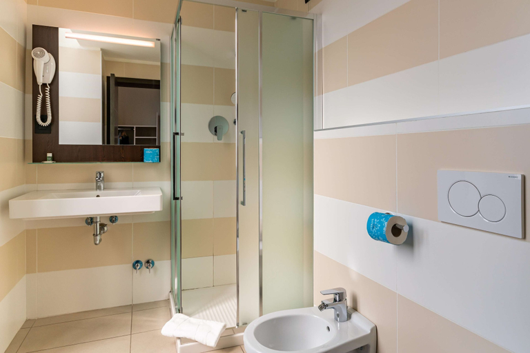 Bathroom 10