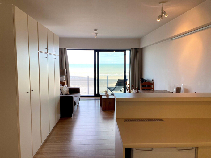 Others 4, Studio in Nieuwpoort Near the Beach, West-Vlaanderen
