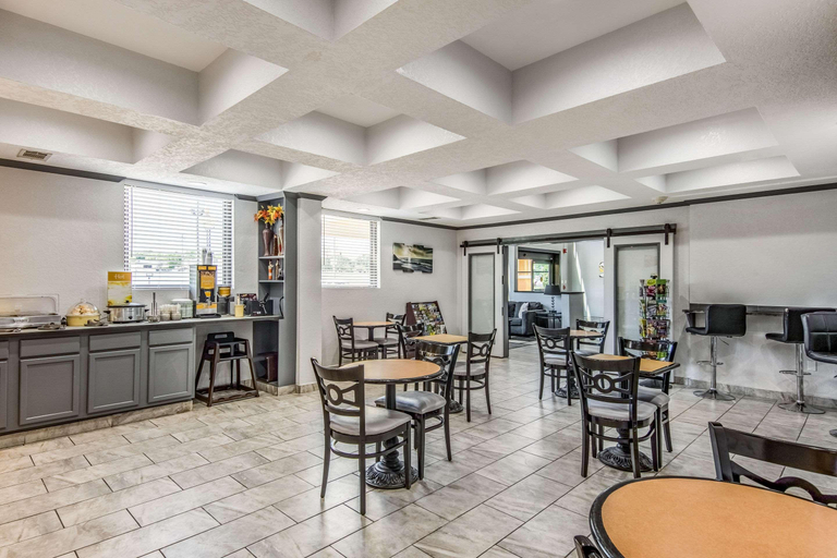 Food & Drinks 5, Quality Suites Maumelle - Little Rock NW, Pulaski