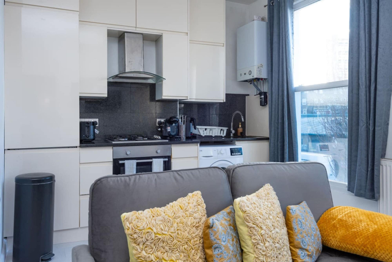 Room 2, Comfy Flat Near Portobello Road, London