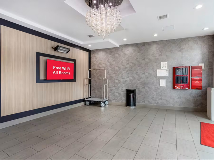 Public Area 2, Red Roof PLUS+ Brooklyn - Flatbush Ave, New York