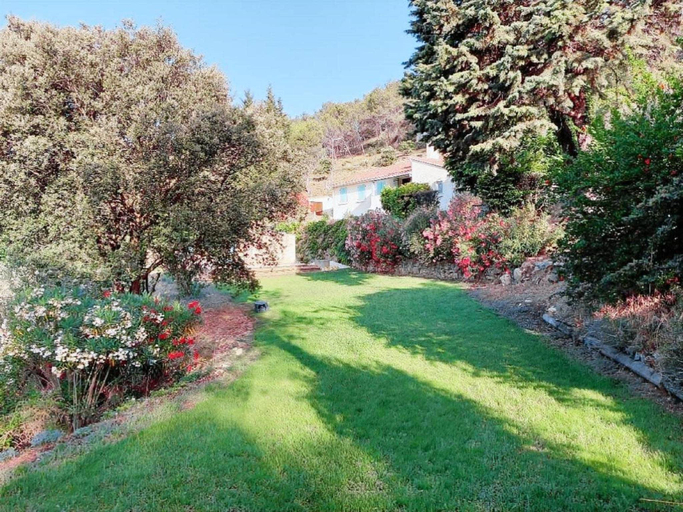 Others 4, Spacious Villa in Saint-Nazaire, Gard