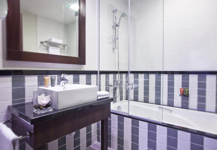Bathroom, Movenpick Hotel Apartments Al Mamzar Dubai, Dubai