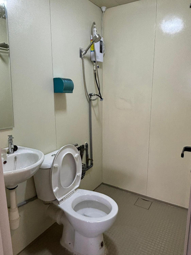 Bathroom 5, 5 Minutes Airport Lodge, Kota Kinabalu