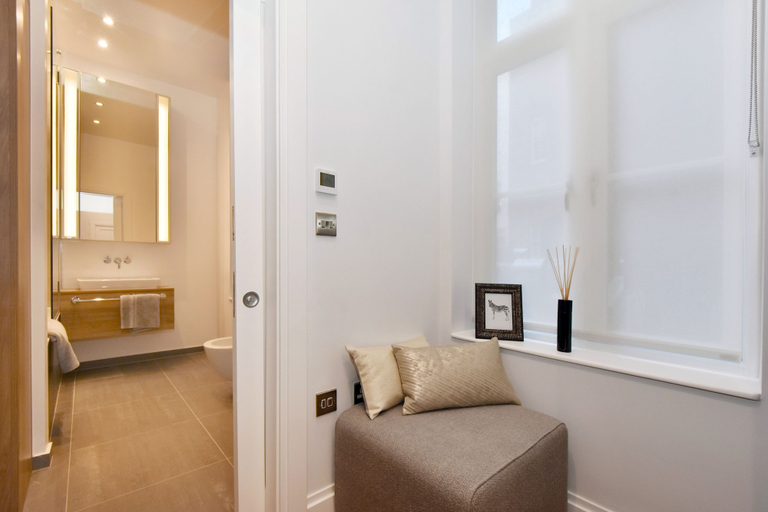 Room 4, Albemarle Elegance I - 37as1, London