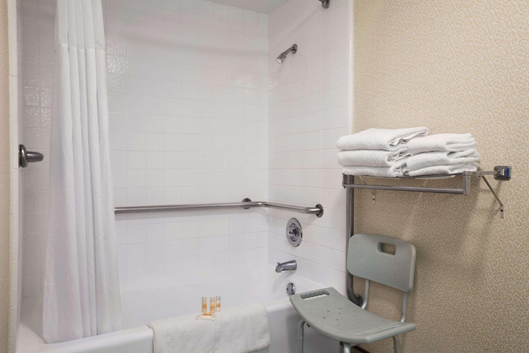 Bathroom 4, Days Inn by Wyndham Gilroy, Santa Clara
