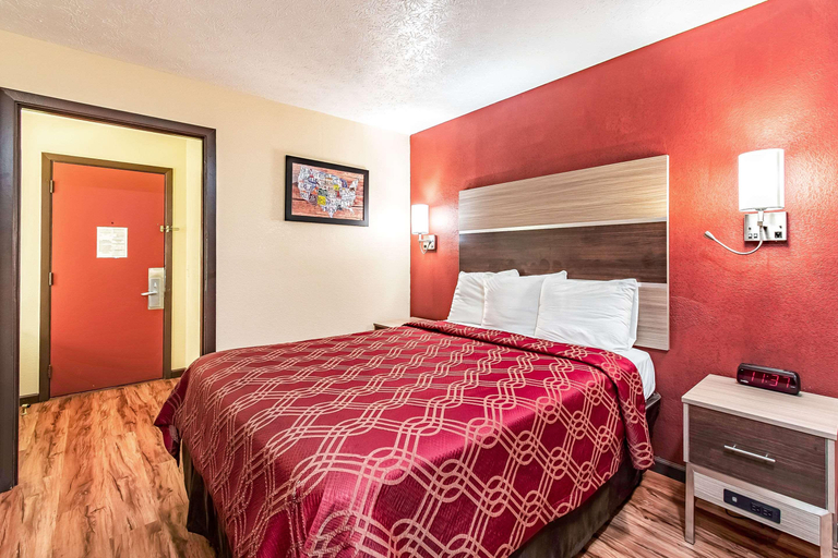 Bedroom 4, Econo Lodge (Worthington), Franklin