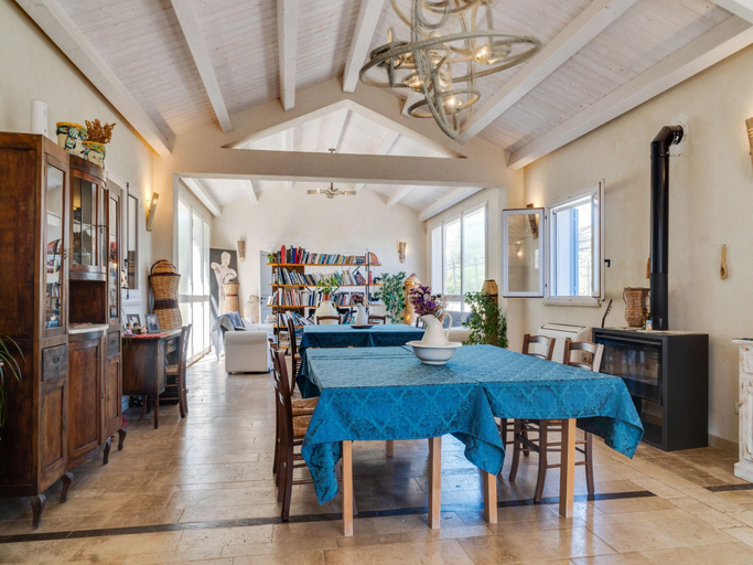 Food & Drinks 5, Farmhouse in Noto with Pool and Garden, Syracuse