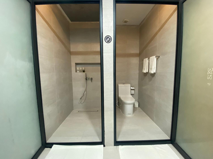 Bathroom, Unwind Dhigurah