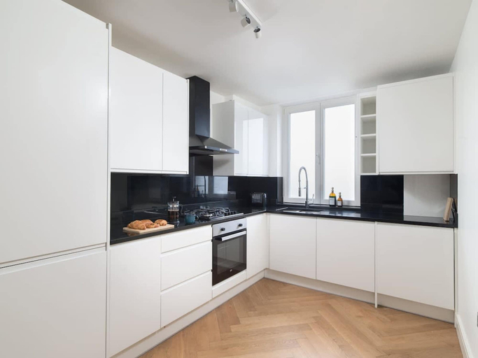 Room 3, Hampstead Heath 2 bed, London