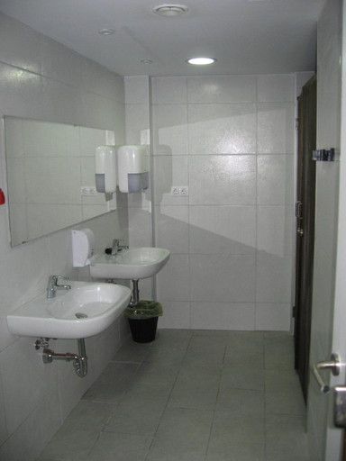 Bathroom 2, Hostelscat, Barcelona