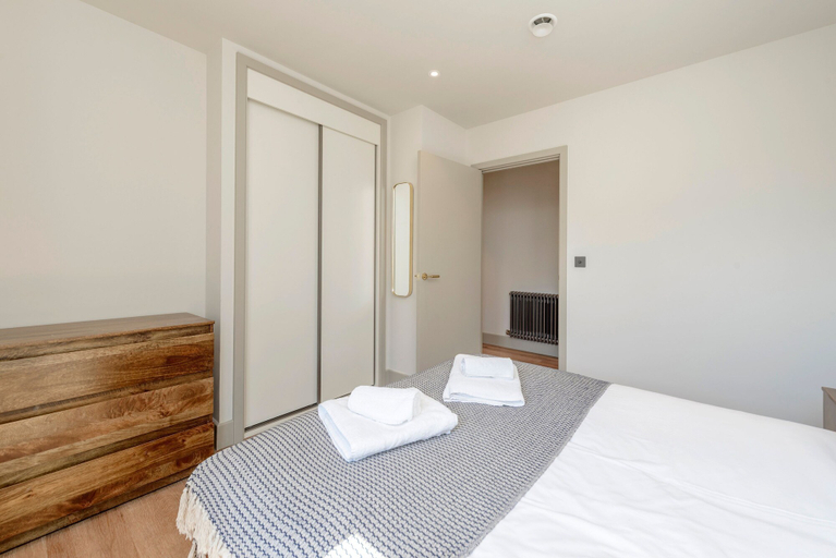 Room 4, Bright Modern Retreat, London