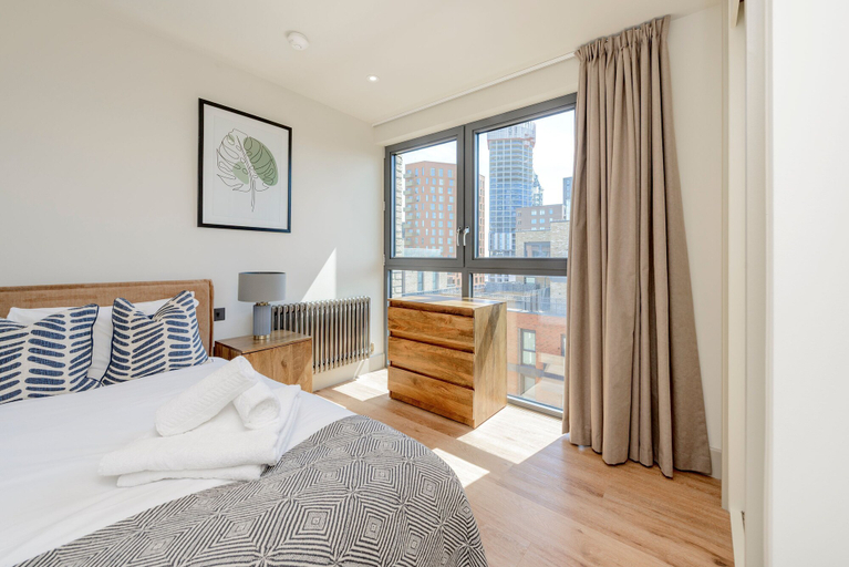 Room 5, Bright Modern Retreat, London