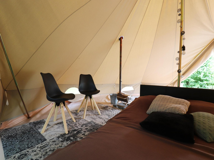 Others 2, Glamping Tent in Twijzel near Nature, Achtkarspelen