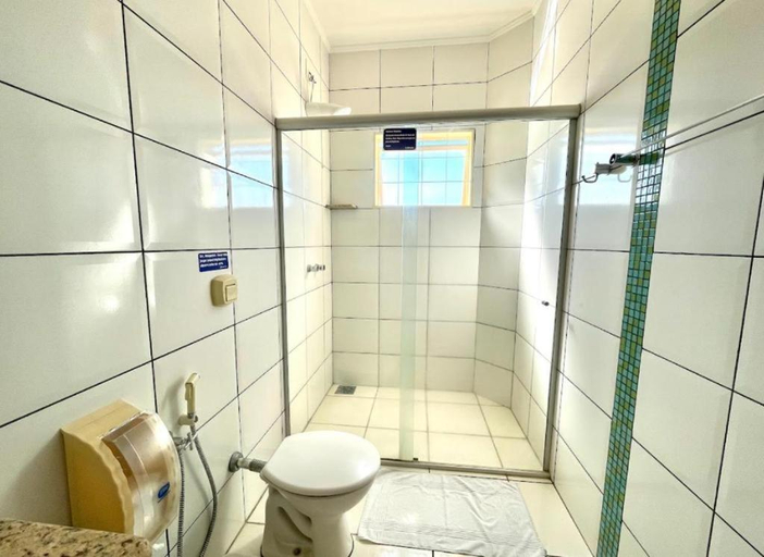 Bathroom, Vitoria Hotel, Jardim