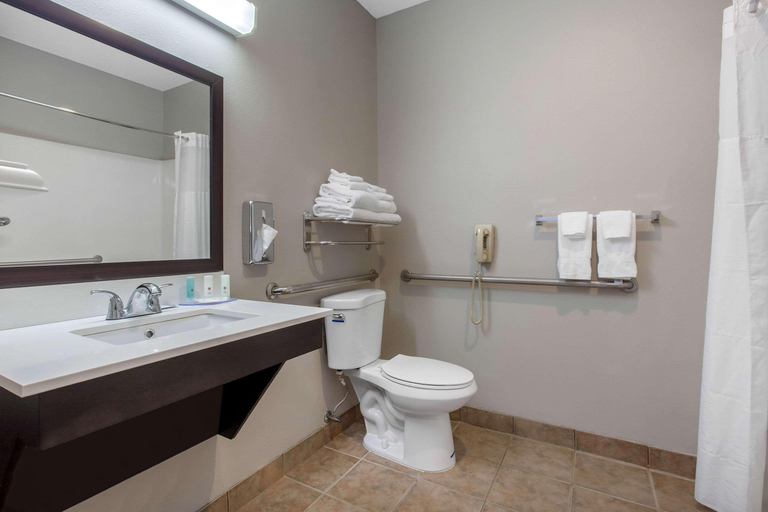 Bathroom 5, Clarion Inn East Kingman, Mohave