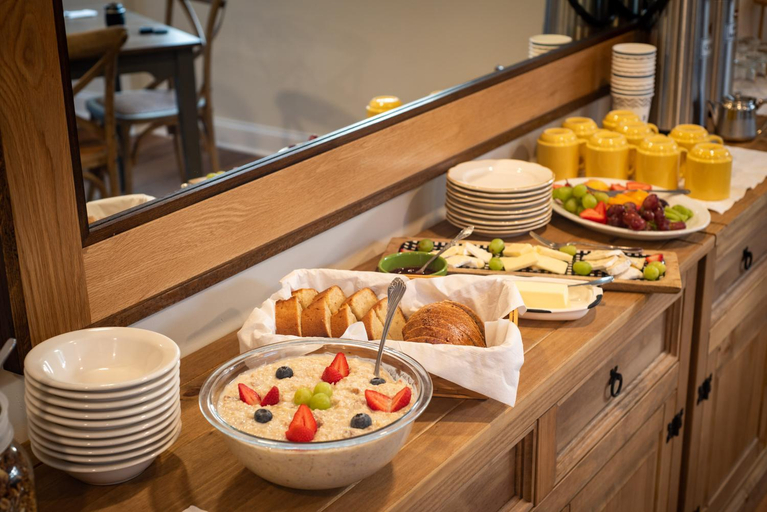 Food & Drinks 4, Arcady Mountain Motor Lodge, Bennington