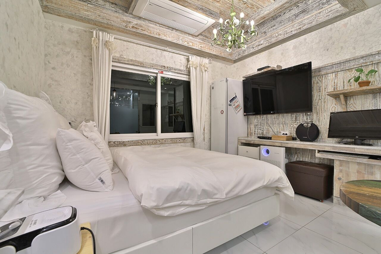 Bedroom 12