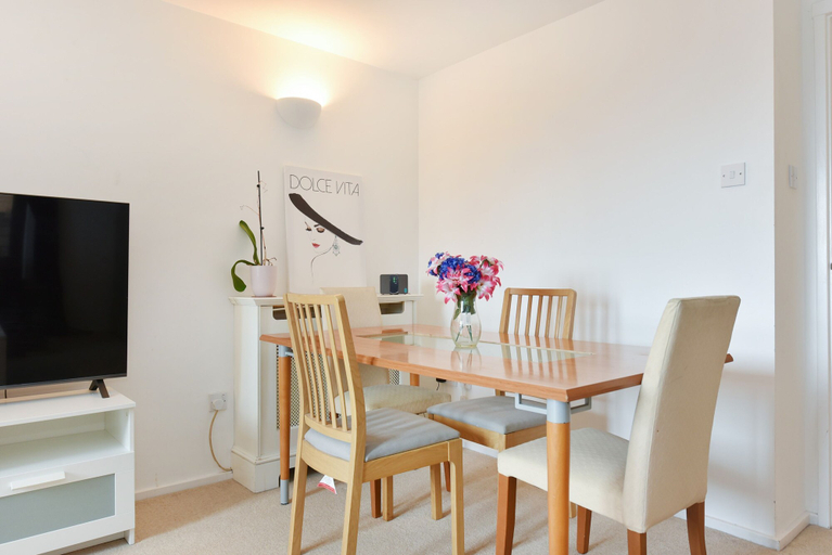 Room 2, Cromwell Style III - 714pw, London