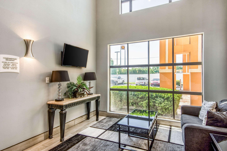 Public Area 2, Quality Suites Maumelle - Little Rock NW, Pulaski