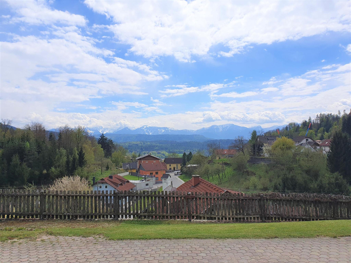 Others 5, Apartment by Worthersee with Pool, Klagenfurt Land