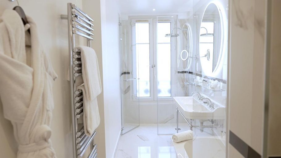 Bathroom 4, Hotel Westminster, Paris