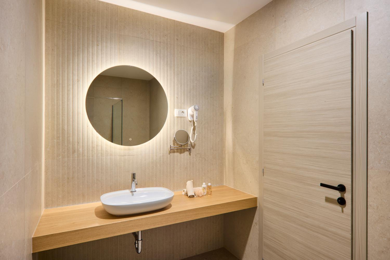 Shower 3, BRIC Wine & Relax, Nova Gorica