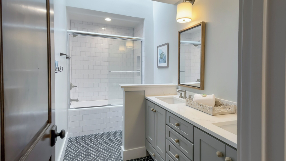 Bathroom 4, 21 Water Oak at The Sea Pines Resort, Beaufort