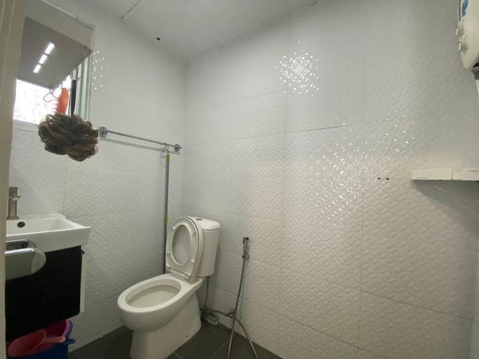 Bathroom 2, Papillon Escape, Kuching