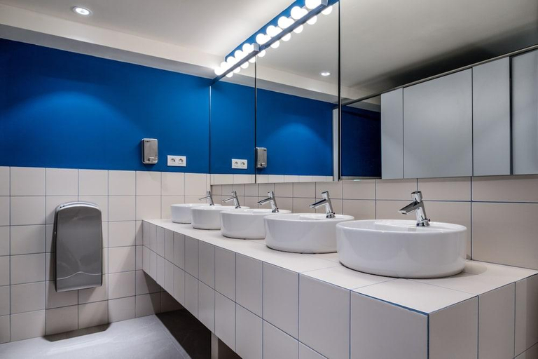 Bathroom 3, Amistat Beach Hostel, Barcelona