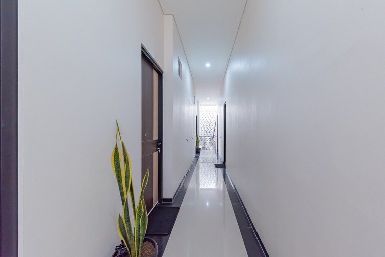 Others 3, RedDoorz near CSB Mall Cirebon, Cirebon