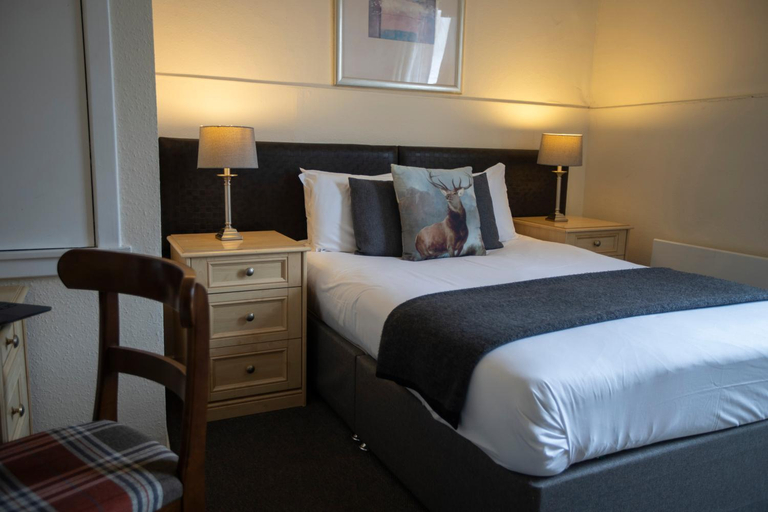 Bedroom 2, McKays Hotel, Perthshire and Kinross