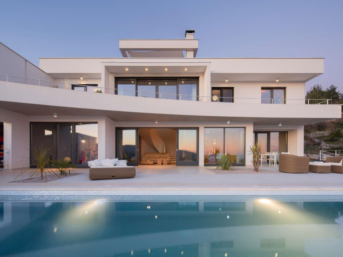 Sport & Beauty 4, Spacious Villa with Pool, Labin