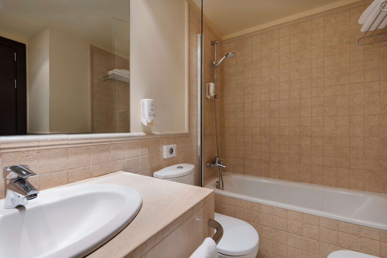 Bathroom 5, Precise Resort El Rompido - The Club, Huelva