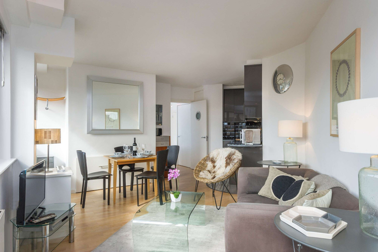 Room 3, The Snug Spot - Fitzrovia - By Frankie Says, London