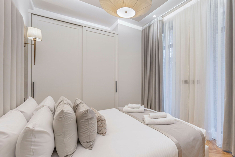 Room 5, Wimpole Mews - 4 Bedroom Apartment, London