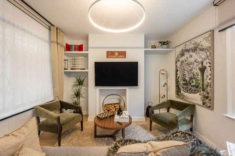 Room 2, Pottter s Perch - Covent Garden - by Frankie Says, London