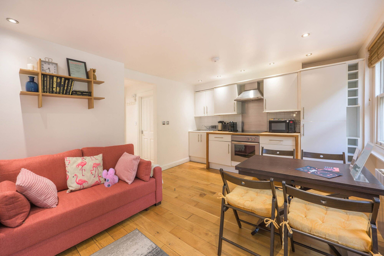 Room 5, A Midtown Minute - Holborn - by Frankie Says, London