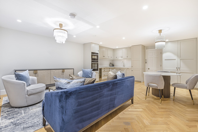 Room 5, Wimpole Street - 3 Bedroom Apartment, London